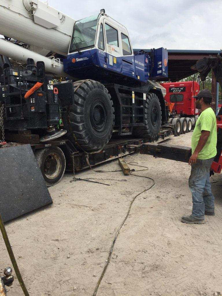 Export Logistics & Shipping, Inc. in house crane crew replaces Tadano GR1000XL-5 crane tire